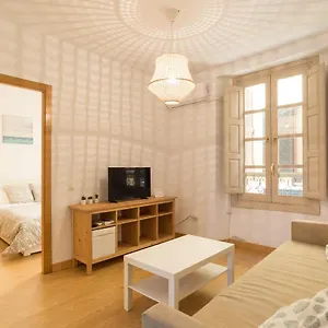 https://acogedor-apartamento-en-el-centro-historico-de-malaga-mitjana.1costadelsol.com